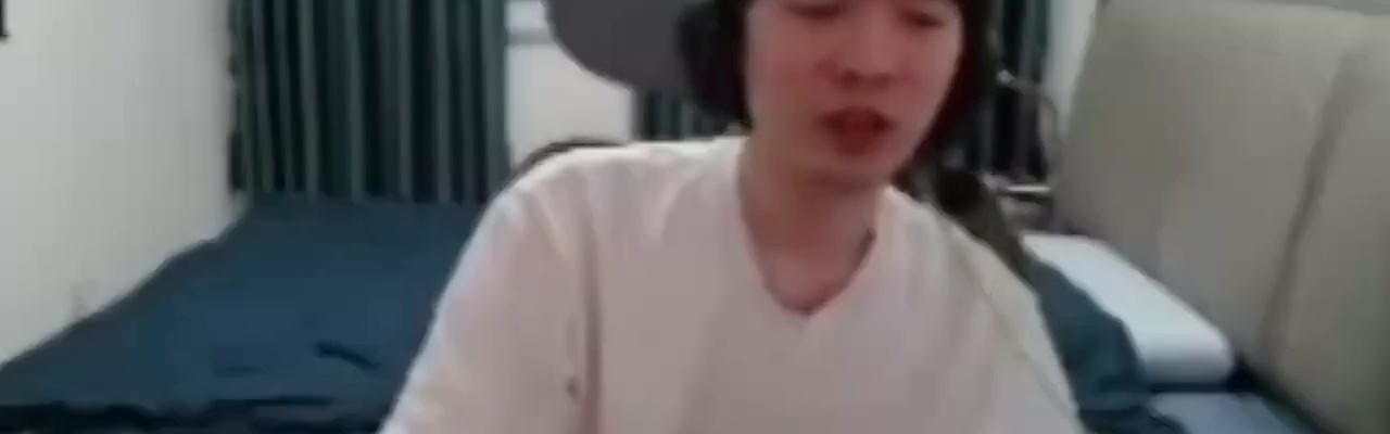 Cryin：我感觉S9的Uzi比S8厉害啊，伤害占比经常干到四五十
