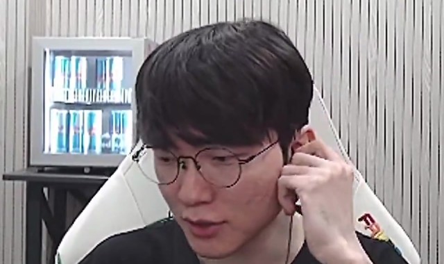 全力飞！Faker：(Doran是对面的上路吗？(对面)还有Gumayusi？我会赢的！