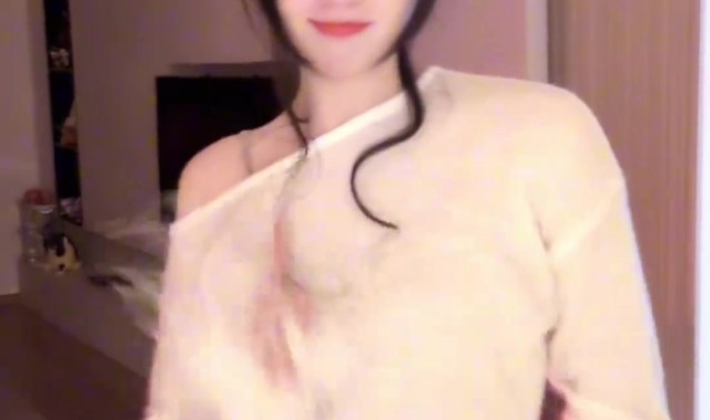 无畏契约主持唯嘉分享视频：舞跳的好吗，打游戏天赋换的